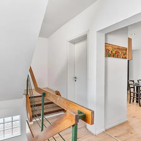 Guenstiges Haus Fuer Monteure In Parkplatz, Wifi, Smart Tv, Waschmaschine ニュルティンゲン