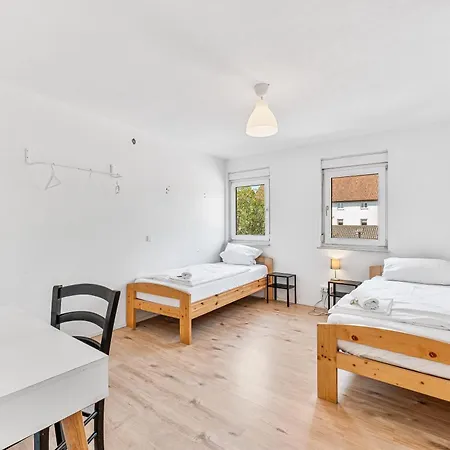 Guenstiges Haus Fuer Monteure In Parkplatz, Wifi, Smart Tv, Waschmaschine * ニュルティンゲン