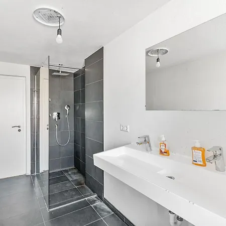 Guenstiges Haus Fuer Monteure In Parkplatz, Wifi, Smart Tv, Waschmaschine
