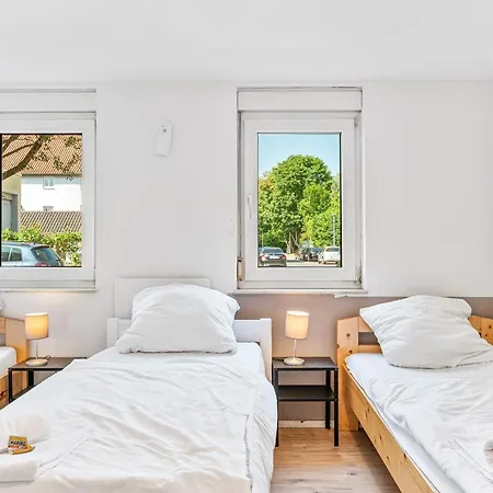 別荘 Guenstiges Haus Fuer Monteure In Parkplatz, Wifi, Smart Tv, Waschmaschine ニュルティンゲン