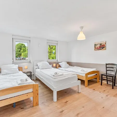 Guenstiges Haus Fuer Monteure In Parkplatz, Wifi, Smart Tv, Waschmaschine * ニュルティンゲン