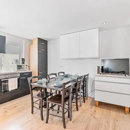 Guenstiges Haus Fuer Monteure In Parkplatz, Wifi, Smart Tv, Waschmaschine * ニュルティンゲン