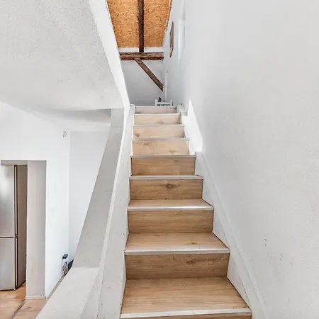 Guenstiges Haus Fuer Monteure In Parkplatz, Wifi, Smart Tv, Waschmaschine 別荘 ニュルティンゲン