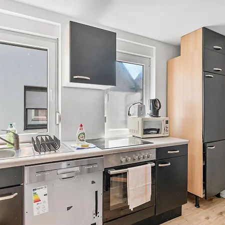 Guenstiges Haus Fuer Monteure In Parkplatz, Wifi, Smart Tv, Waschmaschine 別荘 *