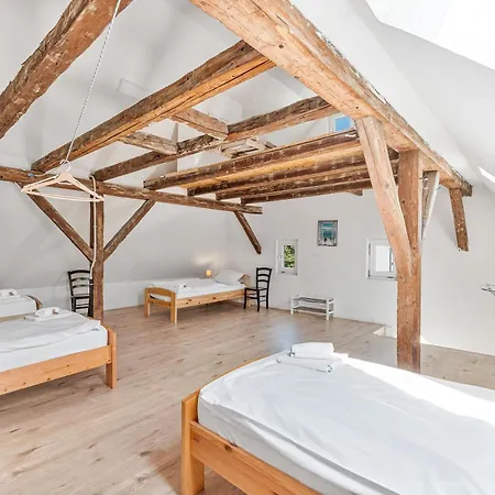 別荘 Guenstiges Haus Fuer Monteure In Parkplatz, Wifi, Smart Tv, Waschmaschine ニュルティンゲン